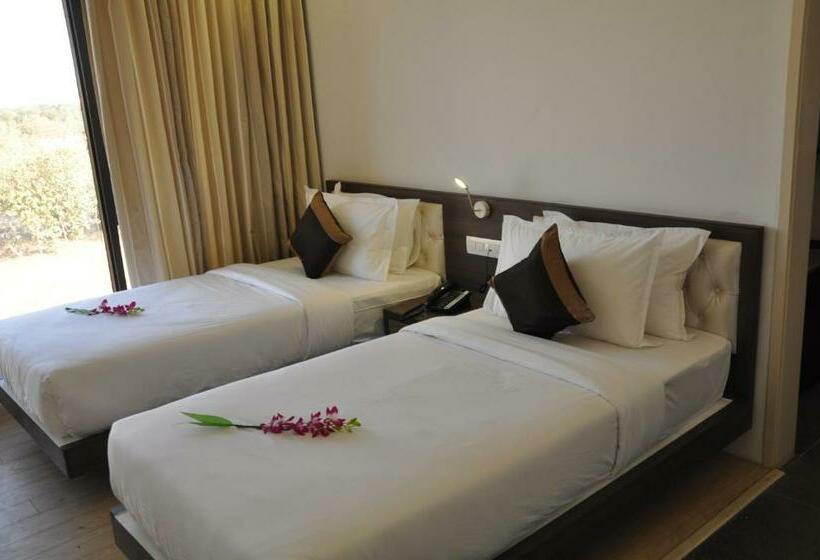 اتاق لوکس, Pride Biznotel Alkapuri Near Vadodara Airport