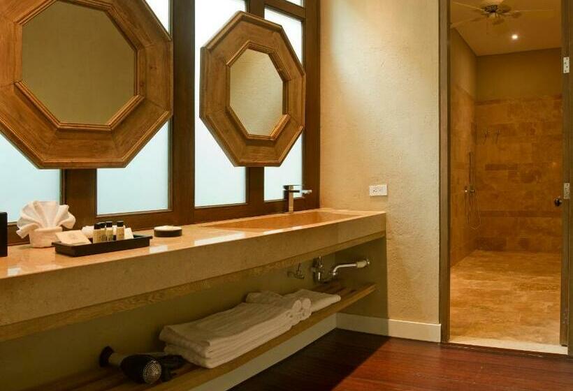 اتاق لوکس, Bastion Luxury