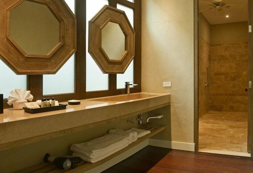 اتاق لوکس, Bastion Luxury