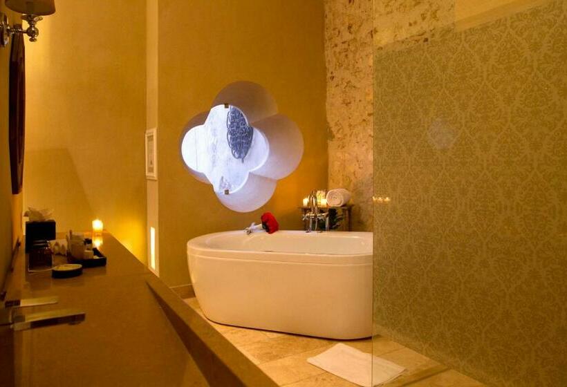سوئیت با بالکن, Bastion Luxury