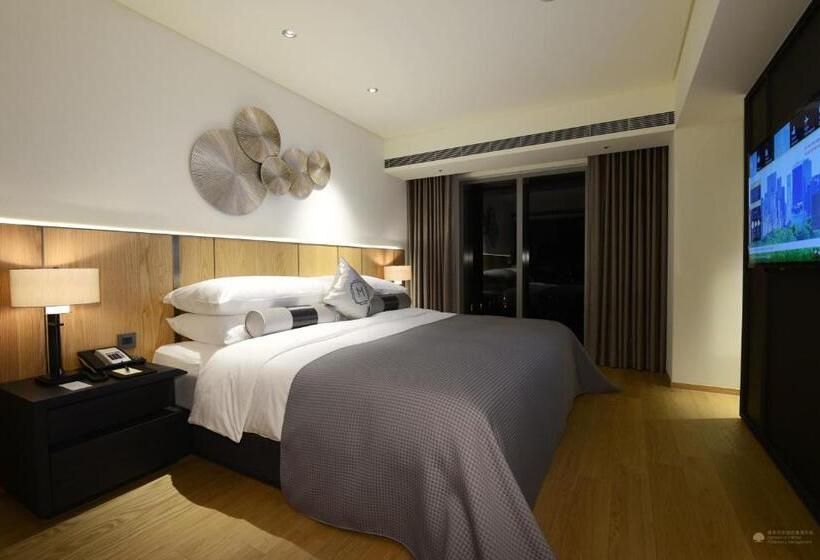 Superior Room King Size Bed, Madison Taipei