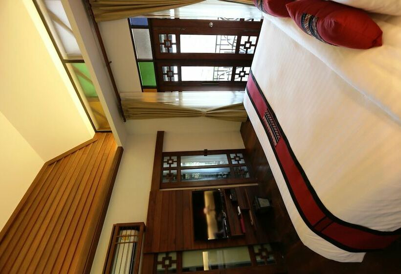 اتاق لوکس با بالکن, The Balcony Chiang Mai Village