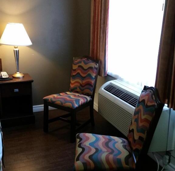 اتاق استاندارد با تخت بزرگ, Super 8 By Wyndham Brockville