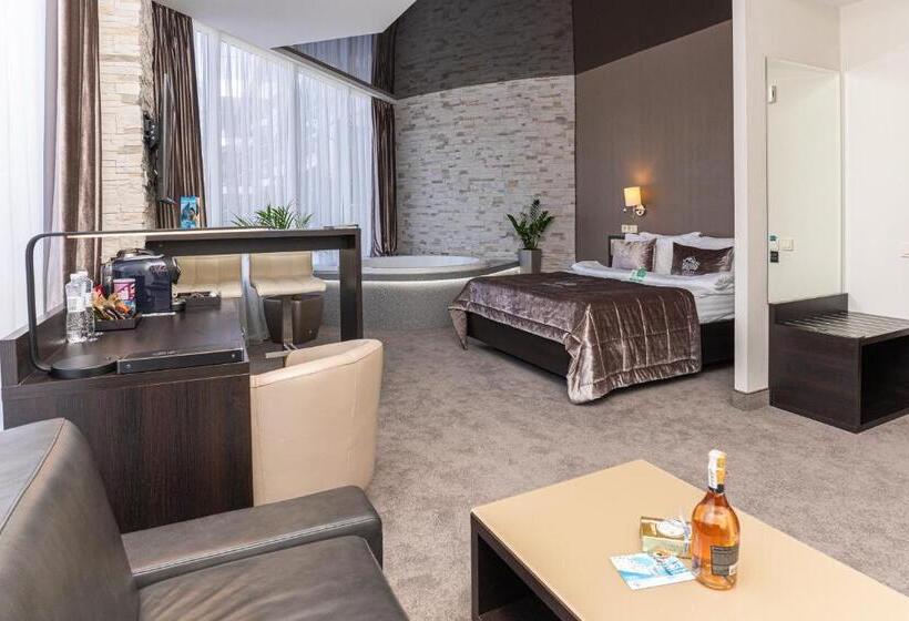 مجموعه ویستا شهر, Nemo Hotel Resort & Spa