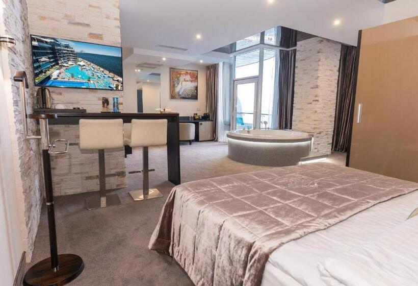 سوییت با چشم‌انداز دریا, Nemo Hotel Resort & Spa