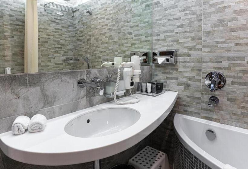 اتاق اساندارد با چشم‌انداز جانبی به دریا, Nemo Hotel Resort & Spa