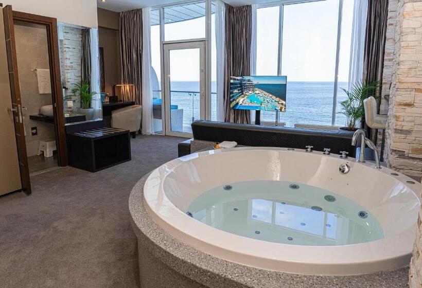 سوییت با چشم‌انداز دریا, Nemo Hotel Resort & Spa