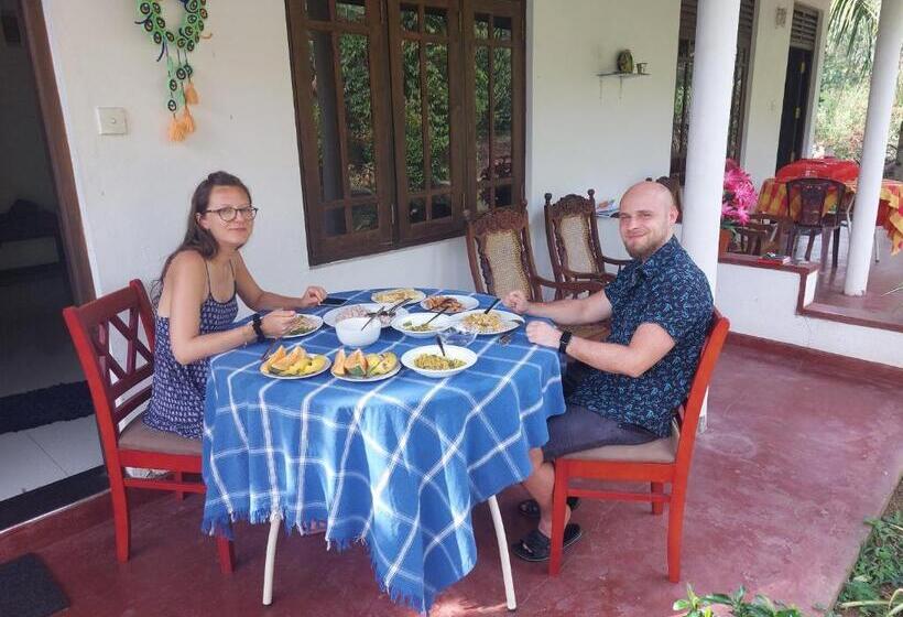 اتاق اکونومی, Lions Villa   Marakolliya