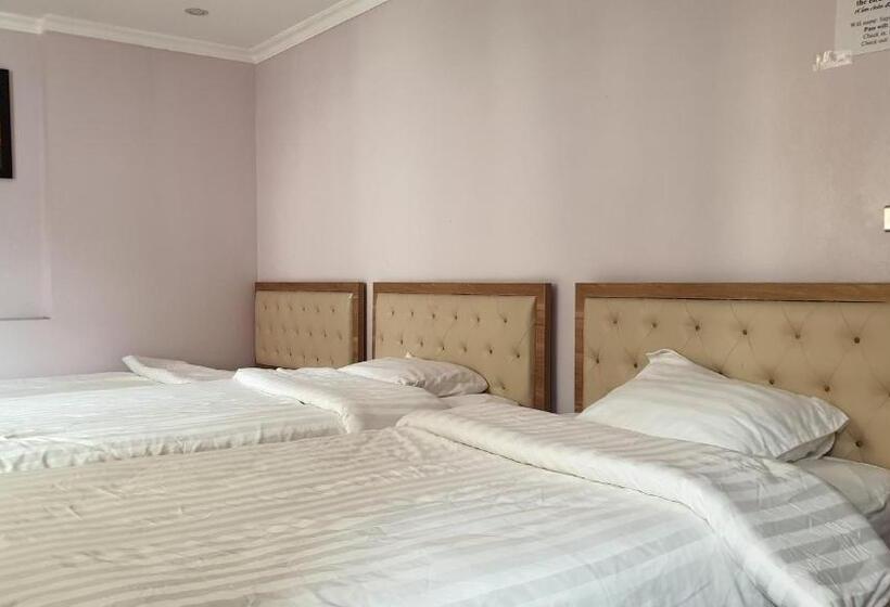 اتاق استاندارد سه تخته با چشم‌انداز, Fancy Sapa Hostel 2