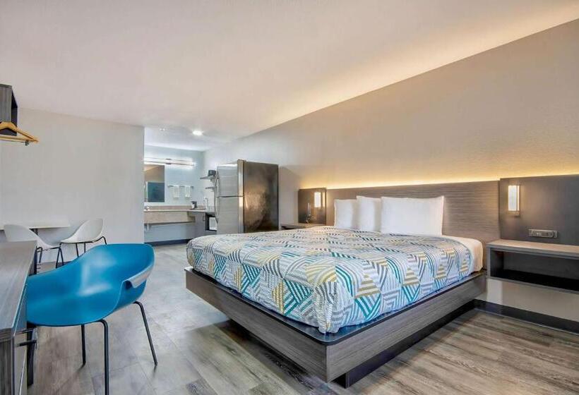 اتاق استاندارد با تخت بزرگ برای معلولان, Studio 6  Texas City, Tx