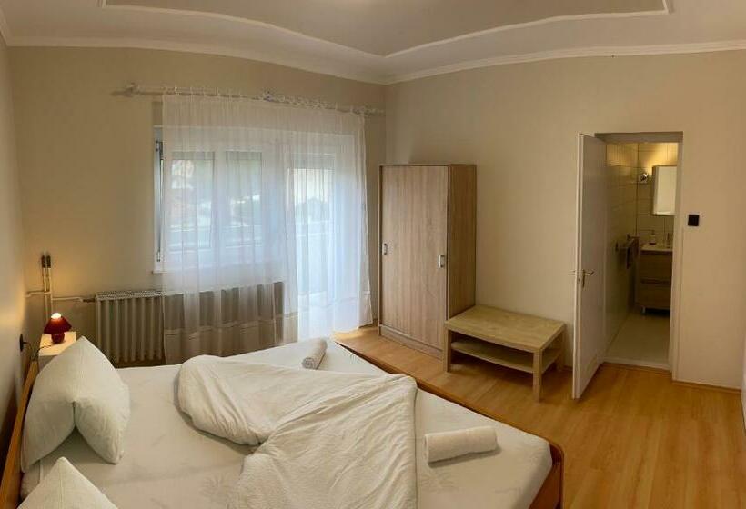 اتاق استاندارد, Pingvin Cukrászda Apartman Felső Szint