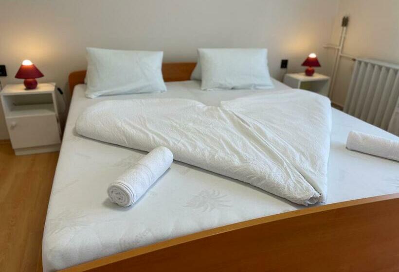 اتاق استاندارد, Pingvin Cukrászda Apartman Felső Szint