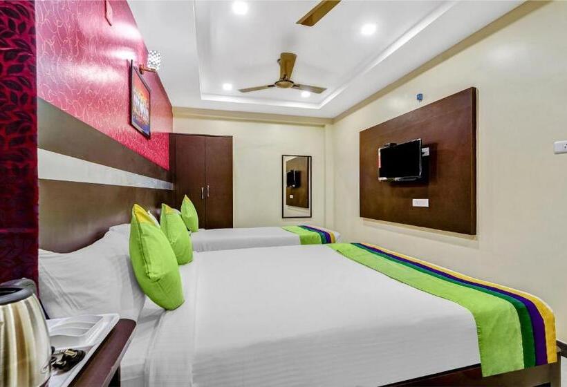 اتاق لوکس, Treebo Sripadha Residency Alipiri Road