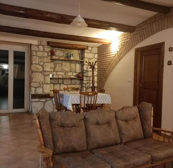 خانه 1 خوابه, Deattellis House Intero Appartamento