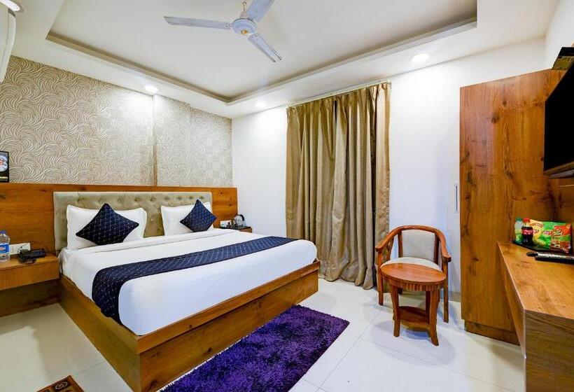 اتاق استاندارد با تخت بزرگ, Grand Villas Near Delhi Igi Airport