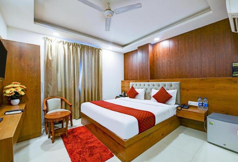 اتاق استاندارد با تخت بزرگ, Grand Villas Near Delhi Igi Airport