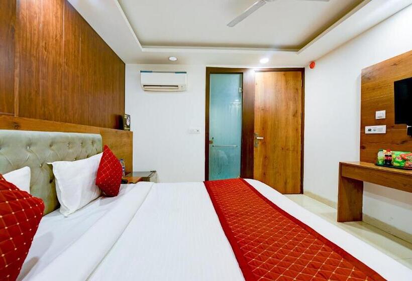 اتاق استاندارد با تخت بزرگ, Grand Villas Near Delhi Igi Airport