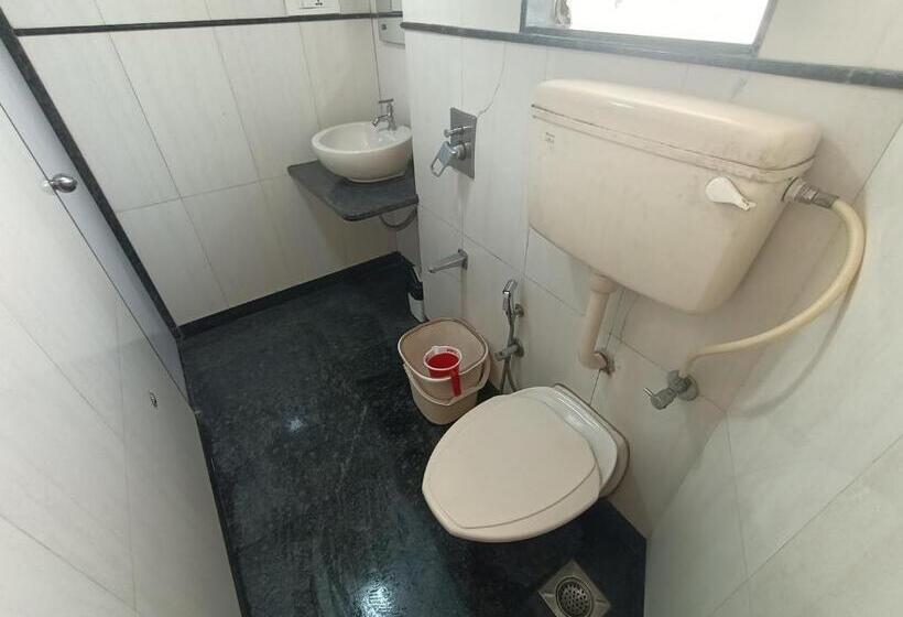 اتاق لوکس, Regal Inn Andheri   Nearest Mumbai Airport T1