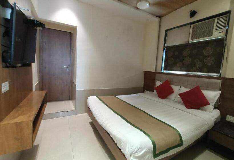 اتاق لوکس, Regal Inn Andheri   Nearest Mumbai Airport T1
