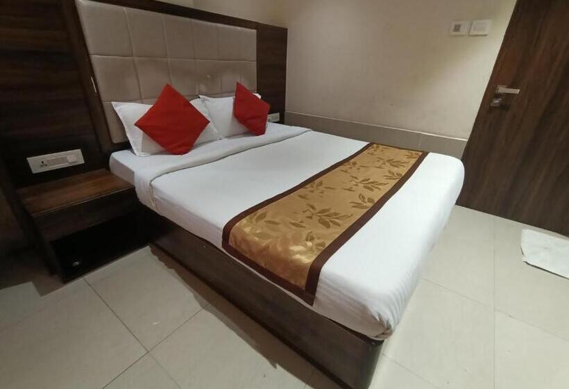 اتاق لوکس, Regal Inn Andheri   Nearest Mumbai Airport T1