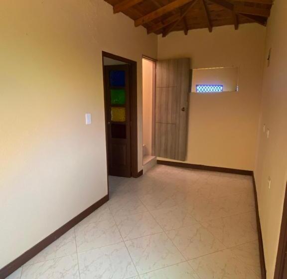اتاق استاندارد با چشم‌انداز استخر, Hostal Hollywood Inn Ii