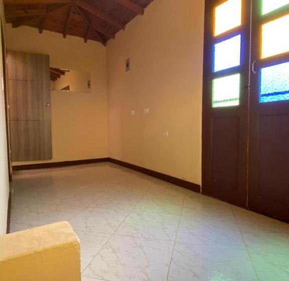 اتاق استاندارد با چشم‌انداز استخر, Hostal Hollywood Inn Ii
