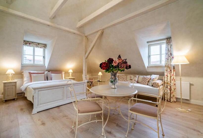 اتاق استاندارد سه نفره, Boutique Hotel Soukeníkův Dům
