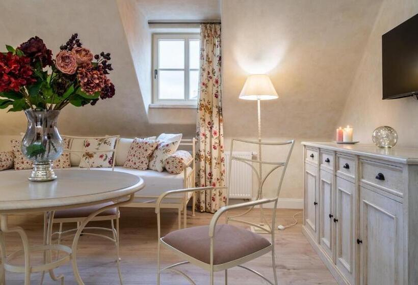اتاق استاندارد سه نفره, Boutique Hotel Soukeníkův Dům