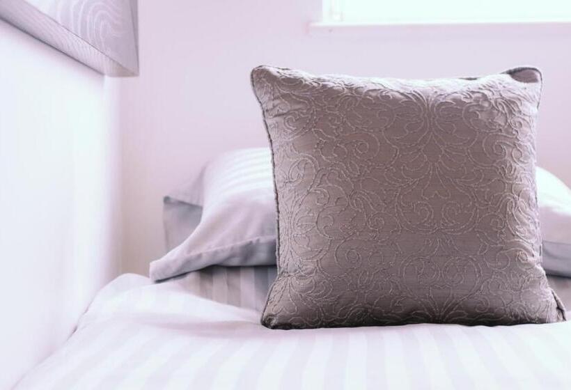 اتاق استاندارد یک تخته با سرویس بهداشتی مشترک, Haven House Rooms, Barry
