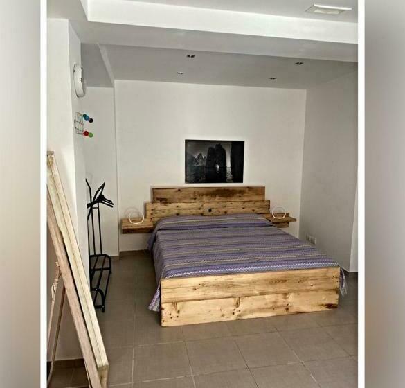 اتاق لوکس با تخت بزرگ, Numero20 B&b