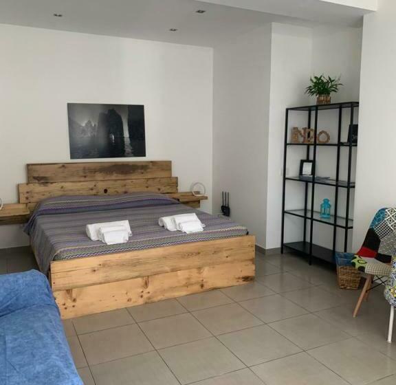 اتاق لوکس با تخت بزرگ, Numero20 B&b