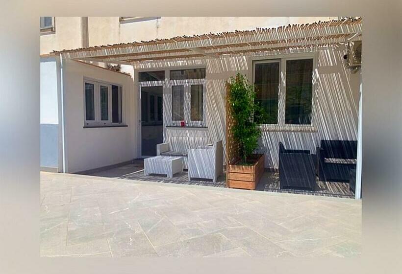 اتاق لوکس با تخت بزرگ, Numero20 B&b