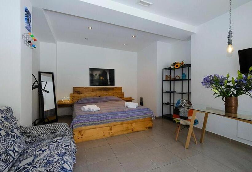 اتاق لوکس با تخت بزرگ, Numero20 B&b