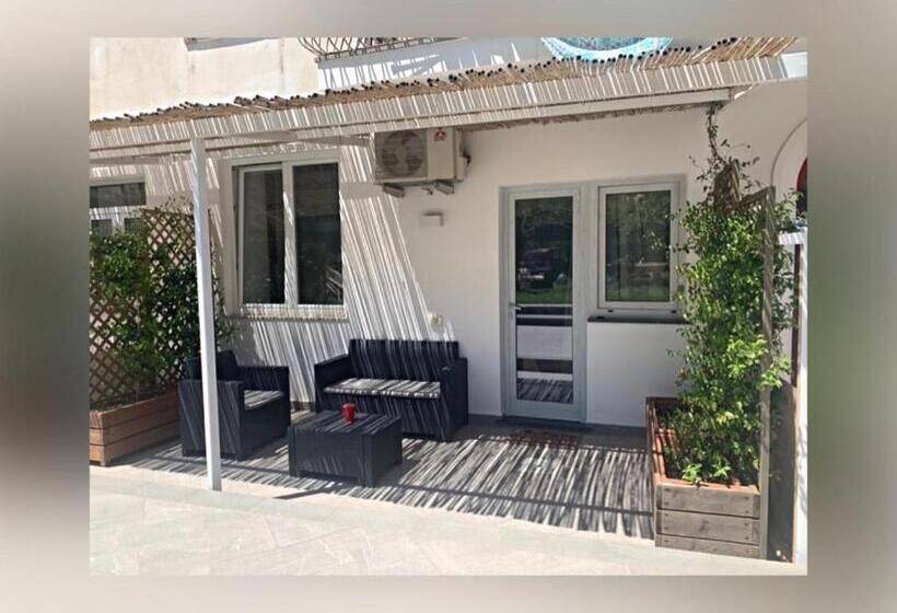 اتاق خانوادگی, Numero20 B&b