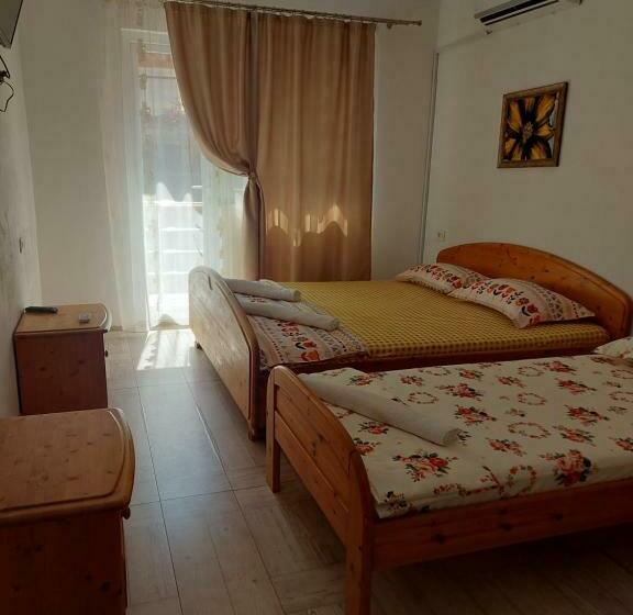اتاق استاندارد سه نفره, Casa Dalys