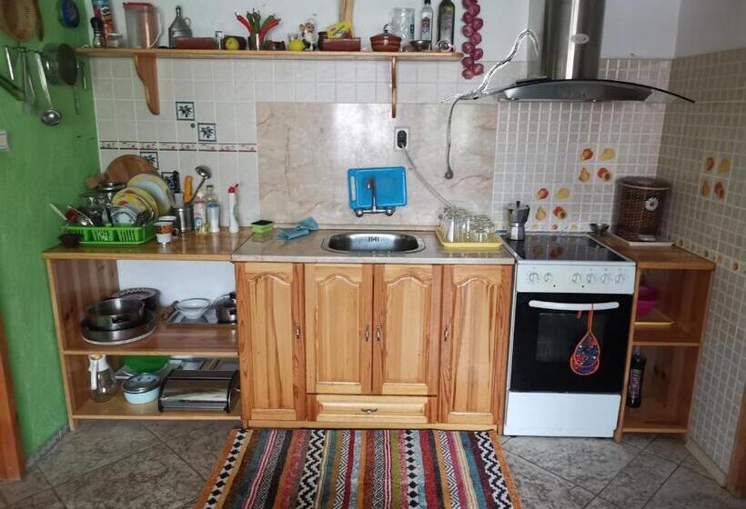 استودیو خانوادگی, къща томови,стаи за гости