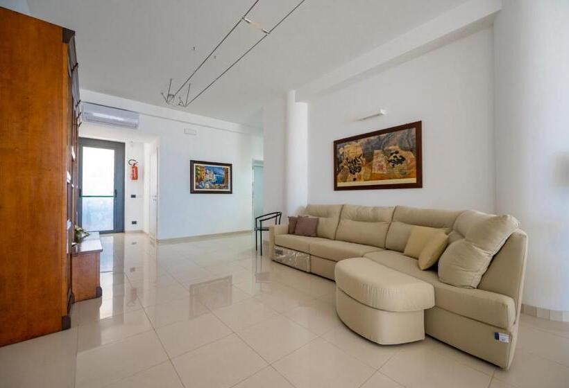 اتاق لوکس با بالکن, Villa Floyd Charming Rooms B&b