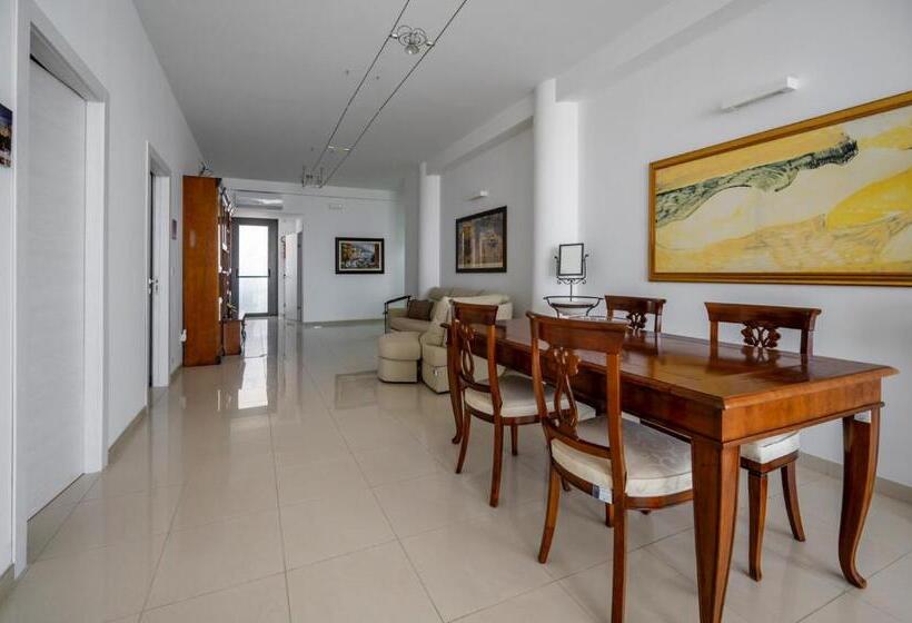 اتاق لوکس با بالکن, Villa Floyd Charming Rooms B&b