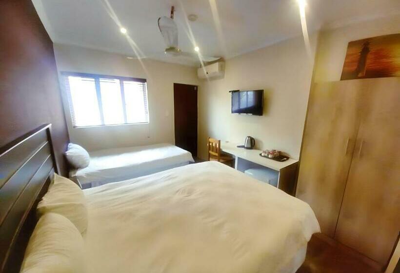 اتاق استاندارد سه نفره, Durban Inn