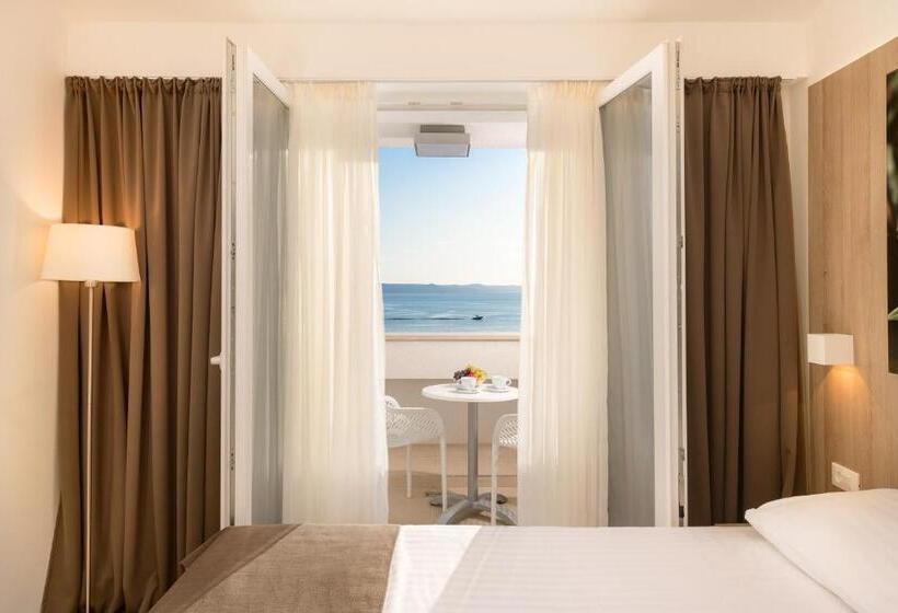 اتاق کامفورت با چشم‌انداز کنار دریا, Medora Auri Family Beach Resort