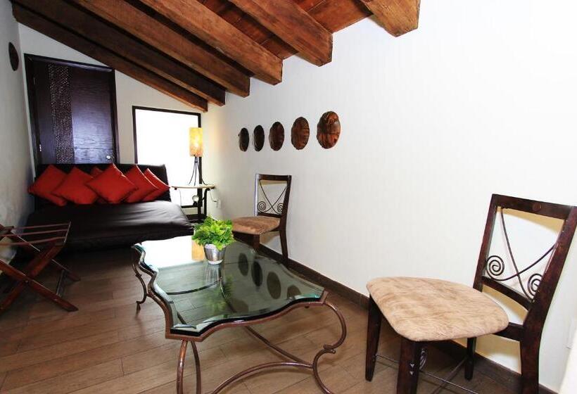 سوییت جونیور, Plaza Gallery Hotel Boutique