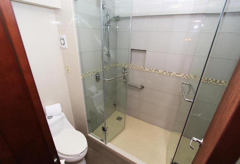 اتاق لوکس با تخت بزرگ, Plaza Gallery Hotel Boutique