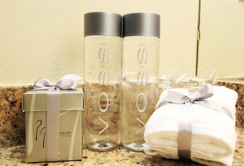 اتاق لوکس با تخت بزرگ, Plaza Gallery Hotel Boutique