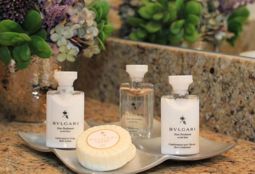 اتاق لوکس با تخت بزرگ, Plaza Gallery Hotel Boutique