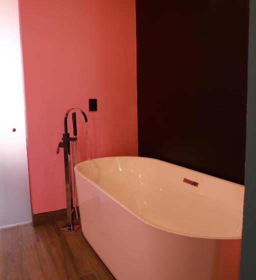 Deluxe Suite King Bed, Casa Rosa Hotel & Spa