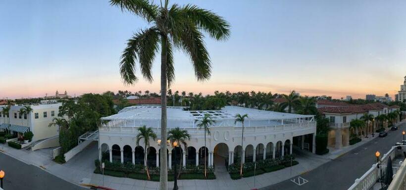 استودیو استاندارد با بالکن, Palm Beach Historic Hotel With Juliette Balconies! 2 Blocks From Beach!