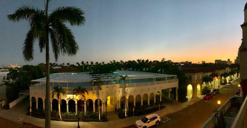 استودیو استاندارد با بالکن, Palm Beach Historic Hotel With Juliette Balconies! 2 Blocks From Beach!
