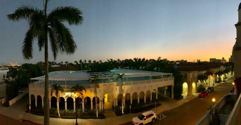 استودیو استاندارد با بالکن, Palm Beach Historic Hotel With Juliette Balconies! Valet Parking Included!