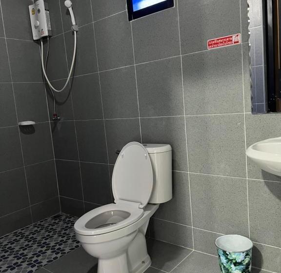 이코노미 트리플 룸, Chics Resort ชิคส์รีสอร์ท