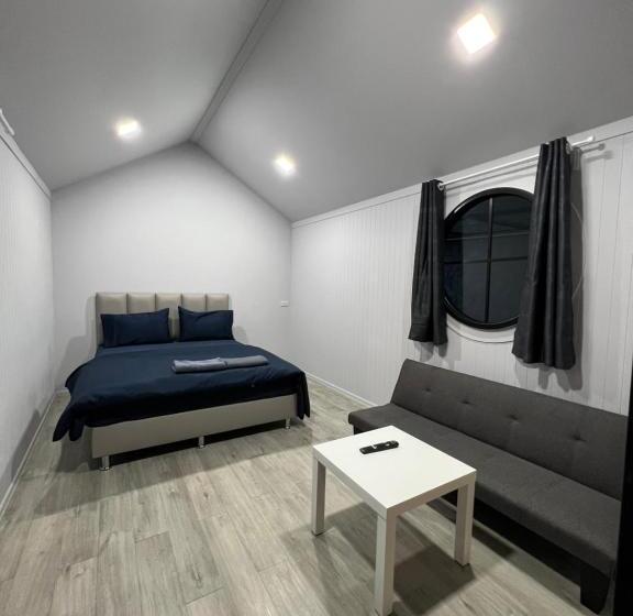 이코노미 트리플 룸, Chics Resort ชิคส์รีสอร์ท